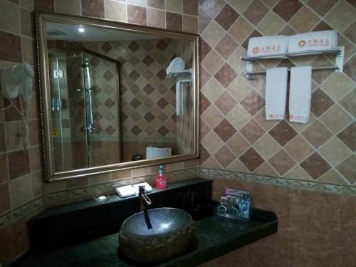 Imagen de la habitación del Hotel Langzhong Ancient Taste. Foto 6