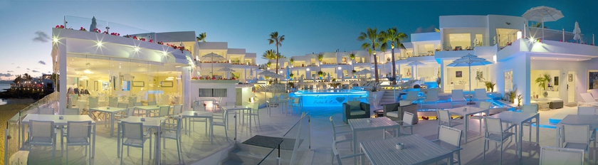 Imagen del bar/restaurante del Hotel Lani´s Suites de Luxe. Foto 8