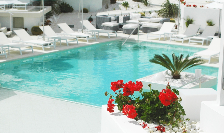 Imagen de la piscina del Hotel Lani´s Suites de Luxe. Foto 16