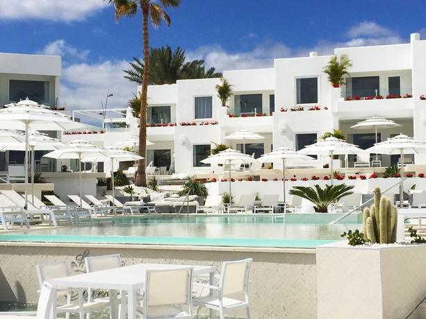 Imagen de la piscina del Hotel Lani´s Suites de Luxe. Foto 18