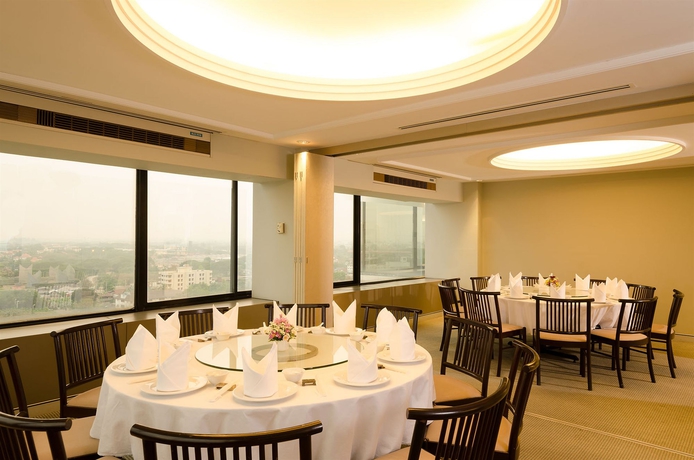 Imagen del bar/restaurante del Hotel Lanna Palace 2004. Foto 2