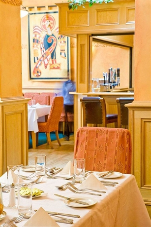 Imagen del bar/restaurante del Hotel Lansdowne, Dublín. Foto 1