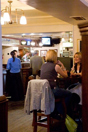 Imagen del bar/restaurante del Hotel Lansdowne, Dublín. Foto 3