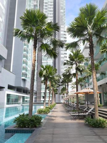 Imagen de la piscina del Hotel Lanson Place Bukit Ceylon. Foto 17