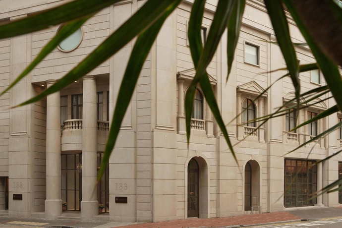 Imagen de los exteriores del Hotel Lanson Place Causeway Bay, Hong Kong. Foto 3