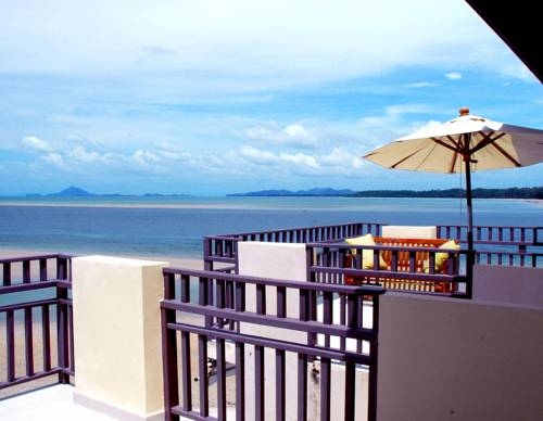 Imagen general del Hotel Lanta All Seasons Beach Resort. Foto 1