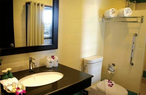 Imagen general del Hotel Lanta All Seasons Beach Resort. Foto 8