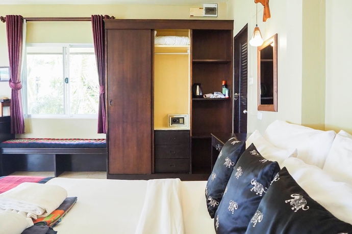Imagen de la habitación del Hotel Lanta Castaway Beach Resort. Foto 11