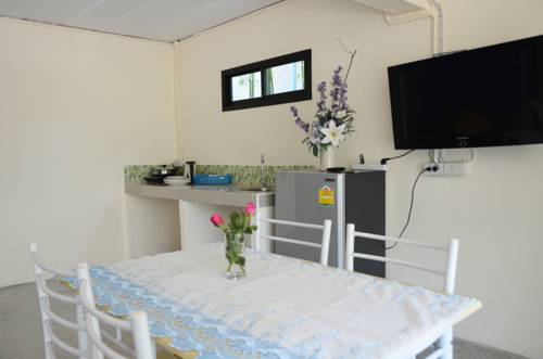 Imagen de la habitación del Hotel Lanta Complex. Foto 11