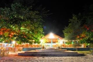 Imagen del bar/restaurante del Hotel Lanta Island Resort. Foto 18