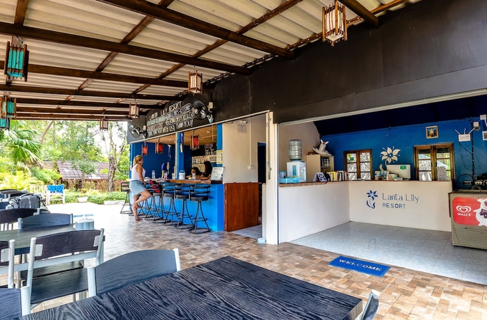 Imagen del bar/restaurante del Hotel Lanta Lily Resort. Foto 3
