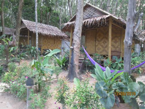 Imagen de la habitación del Hotel Lanta Maikeaw Bungalow. Foto 11
