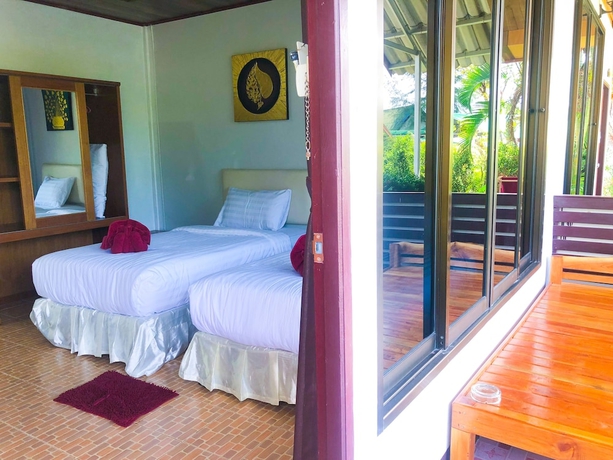 Imagen de la habitación del Hotel Lanta Mermaid Beachfront Resort. Foto 11