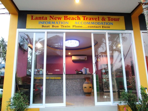Imagen de los interiores del Hotel Lanta New Beach Bungalows. Foto 18