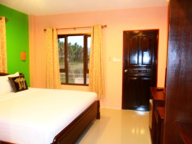 Imagen de la habitación del Hotel Lanta New Beach Bungalows. Foto 15