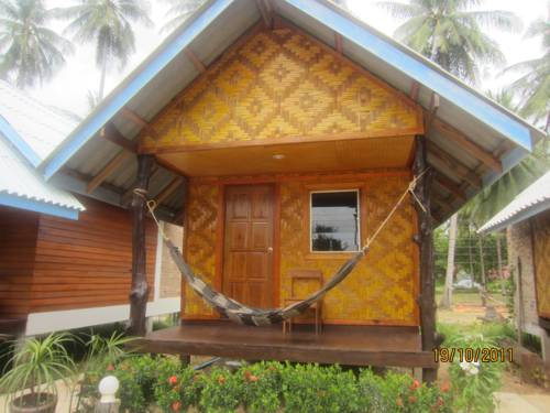 Imagen de la habitación del Hotel Lanta New Coconut Bungalow. Foto 9