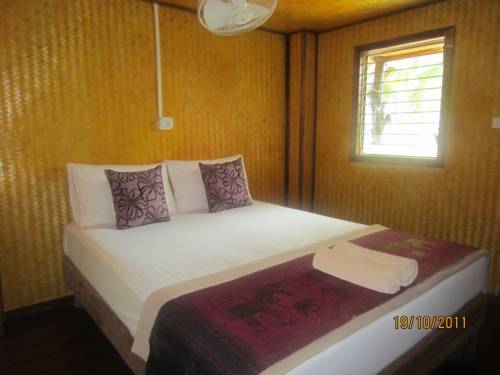 Imagen de la habitación del Hotel Lanta New Coconut Bungalow. Foto 10