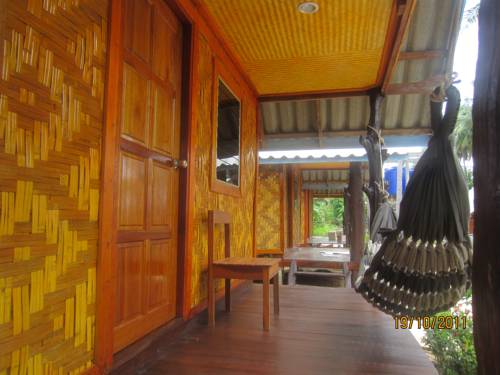 Imagen de la habitación del Hotel Lanta New Coconut Bungalow. Foto 11