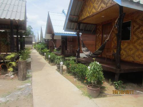 Imagen de la habitación del Hotel Lanta New Coconut Bungalow. Foto 13