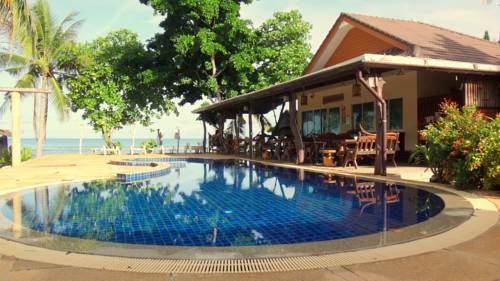 Imagen general del Hotel Lanta New Coconut Bungalow. Foto 1