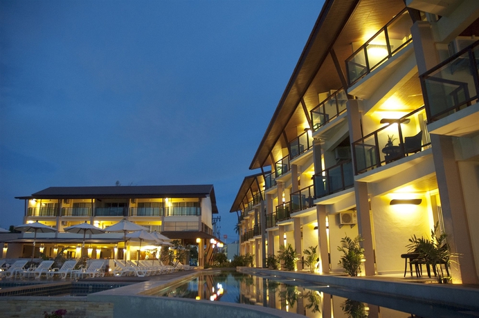 Imagen de los exteriores del Hotel Lanta Pura Beach Resort. Foto 6