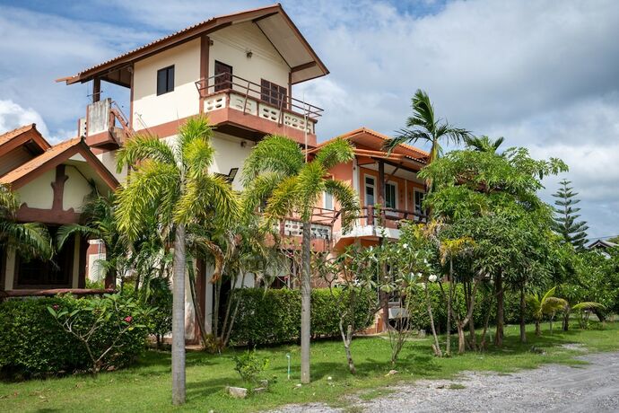 Imagen general del Hotel Lanta School Beach Resort. Foto 1