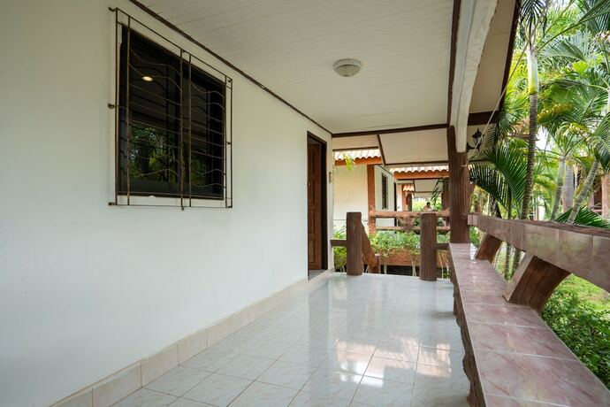 Imagen general del Hotel Lanta School Beach Resort. Foto 5