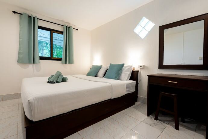 Imagen de la habitación del Hotel Lanta School Beach Resort. Foto 7