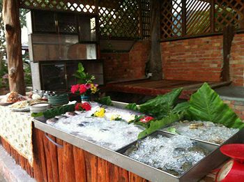 Imagen del bar/restaurante del Hotel Lanta Topview Resort Sunset Bar Restaurant. Foto 4