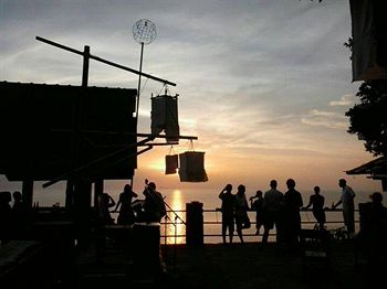 Imagen del bar/restaurante del Hotel Lanta Topview Resort Sunset Bar Restaurant. Foto 5