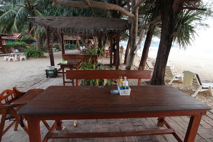 Imagen del bar/restaurante del Hotel Lanta Villa Resort. Foto 3