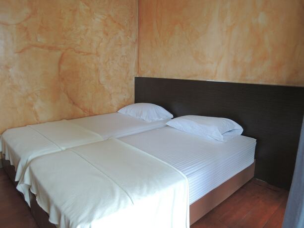 Imagen de la habitación del Hotel Lantawan Resort. Foto 22