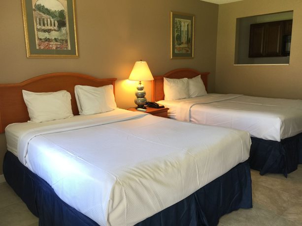 Imagen de la habitación del Hotel Lantern Inn And Suites. Foto 2