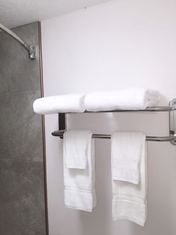 Imagen de la habitación del Hotel Lantern Inn And Suites. Foto 6