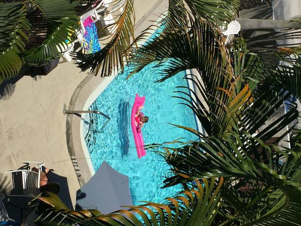 Imagen de la piscina del Hotel Lantern Inn And Suites. Foto 15