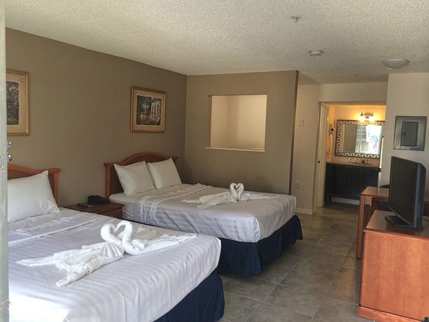 Imagen de la habitación del Hotel Lantern Inn And Suites. Foto 9