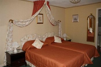 Imagen de la habitación del Hotel Lantern Lodge. Foto 4