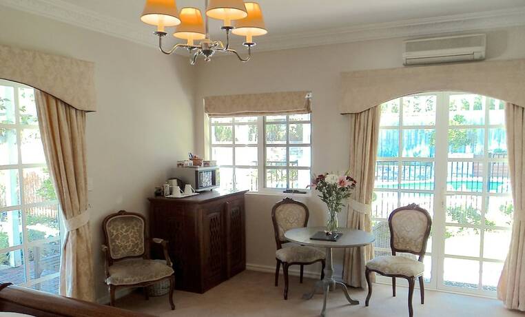 Imagen de la habitación del Hotel Lanterns Retreat. Foto 19