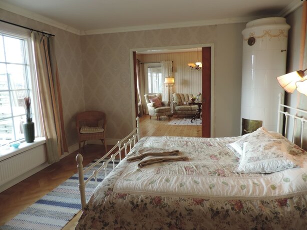 Imagen de la habitación del Hotel Lanthotell L&ouml;gn&auml;s G&aring;rd. Foto 13
