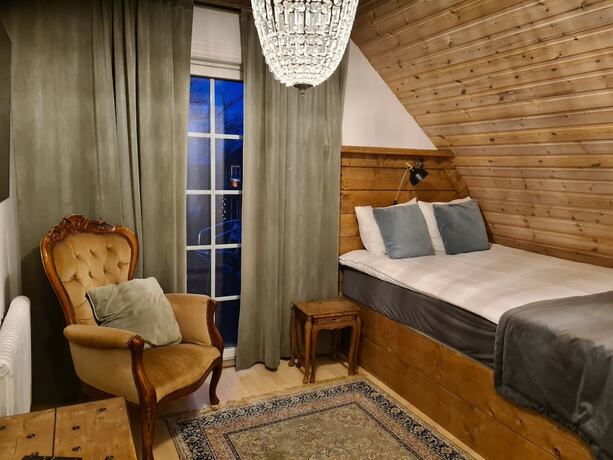 Imagen de la habitación del Hotel Lanthotell L&ouml;gn&auml;s G&aring;rd. Foto 33