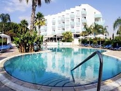 Imagen de la piscina del Hotel Lantiana Gardens. Foto 4