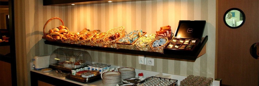 Imagen del bar/restaurante del Hotel L'antinéa. Foto 2