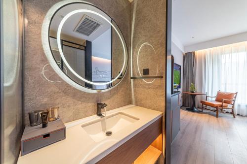 Imagen general del Hotel Lanzhou Xiguan Cross Zhongshan Bridge Yifei. Foto 5