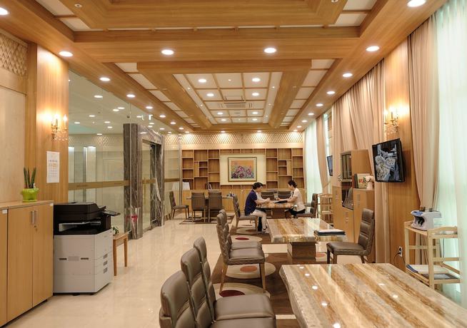 Imagen de los interiores del Hotel Laonzena. Foto 16