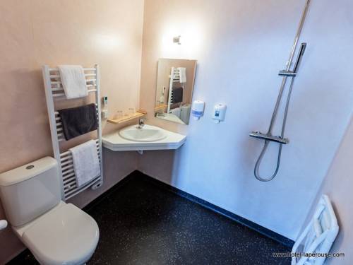 Imagen de la habitación del Hotel Laperouse. Foto 4
