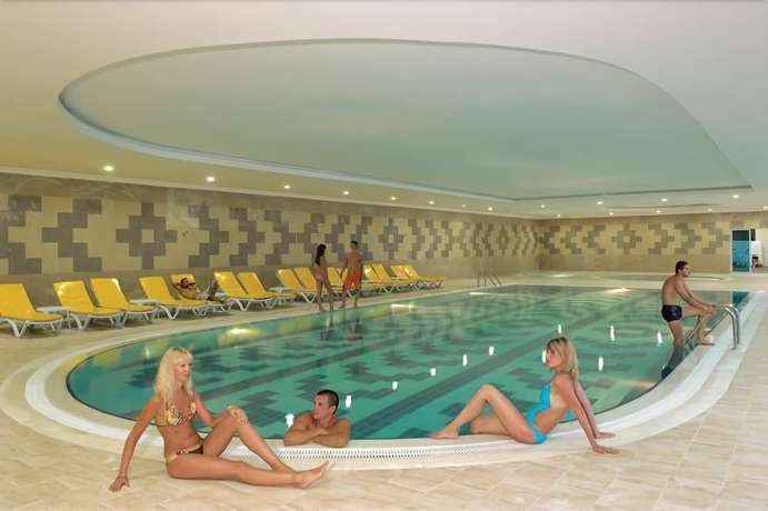 Imagen de la piscina del Hotel Laphetos Beach Resort And Spa - All Inclusive. Foto 15