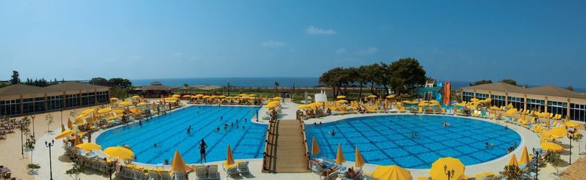 Imagen de la piscina del Hotel Laphetos Beach Resort And Spa - All Inclusive. Foto 17