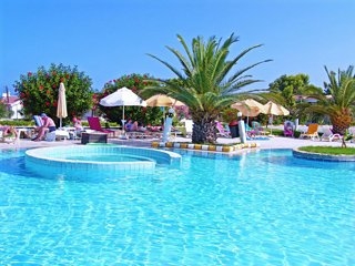 Imagen de la piscina del Hotel Laphetos Resort Hotel. Foto 9