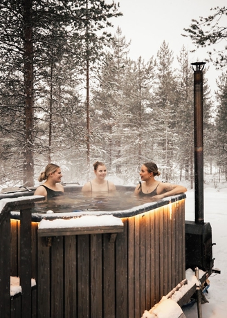 Imagen de la piscina del Hotel Lapland Winter Park Chalets. Foto 16