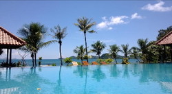 Imagen de la piscina del Hotel Laprima Hotel Komodo. Foto 14